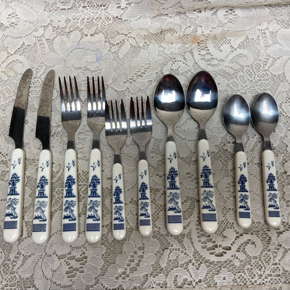 Vintage, Taiwan, Good Quality 10-pc Blue Willow Flatware, Service for 2